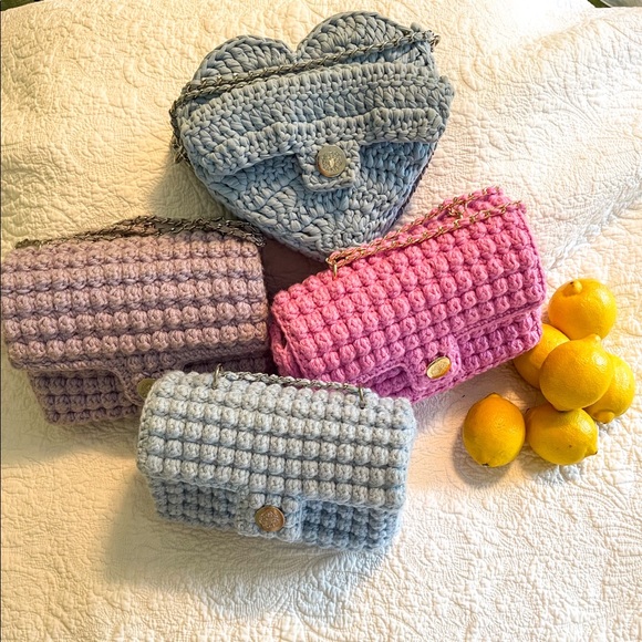 Ophelia Grey - Classica Lilac 💜
A handmade work of art
7 X 10 X 3 inches - Picture 7 of 7